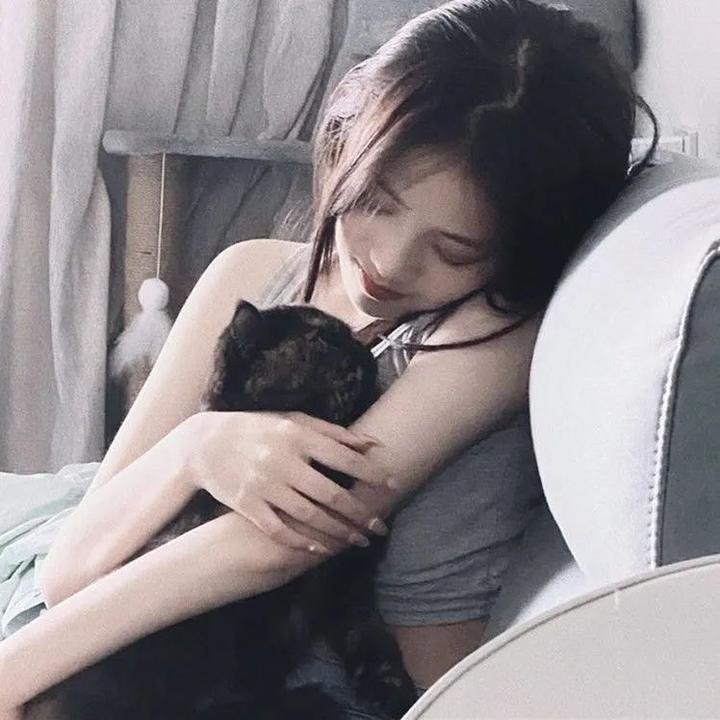 她痴迷于我的丈夫 封面